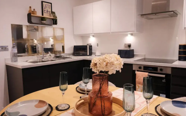 Stylish, Luxury Apartment Sleeps 4 - Southampton