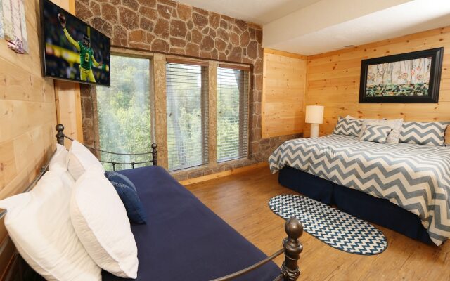 Family Valley Lodge - Six Bedroom Cabin