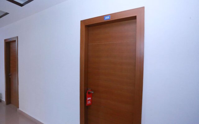 OYO 5643 Hotel Malabar Plaza
