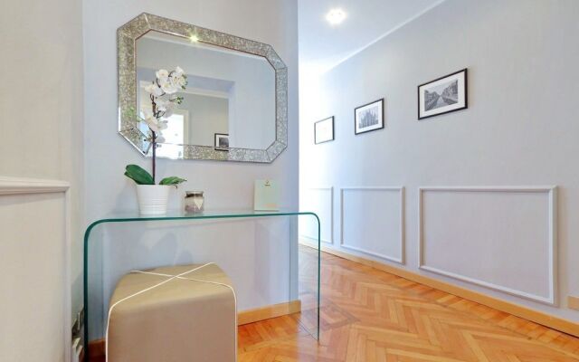 Hintown Austere Elegance