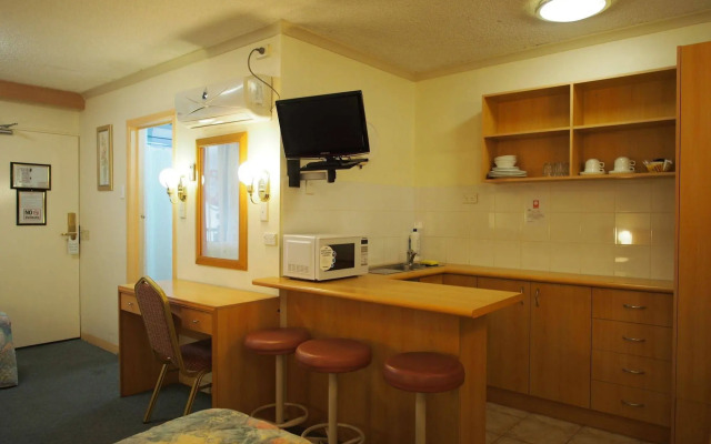 Edgecliff Lodge Motel