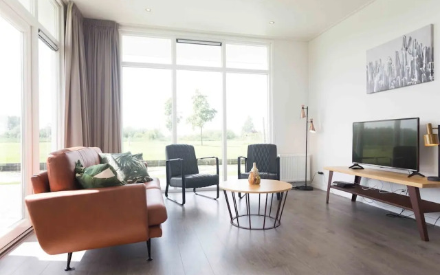 Modern chalet with dishwasher, only 18 km. from Rotterdam