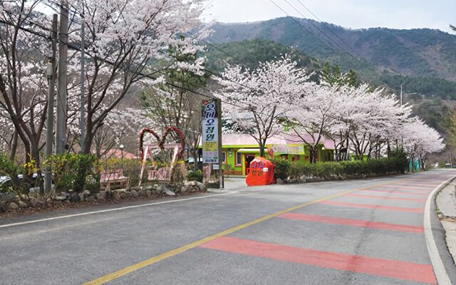 Baenaegol Audio Jeongwon Pension