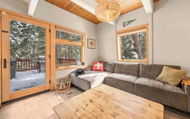 Tahoe City Retreat For 8!