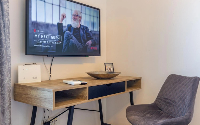 Tiffy studio w private parking