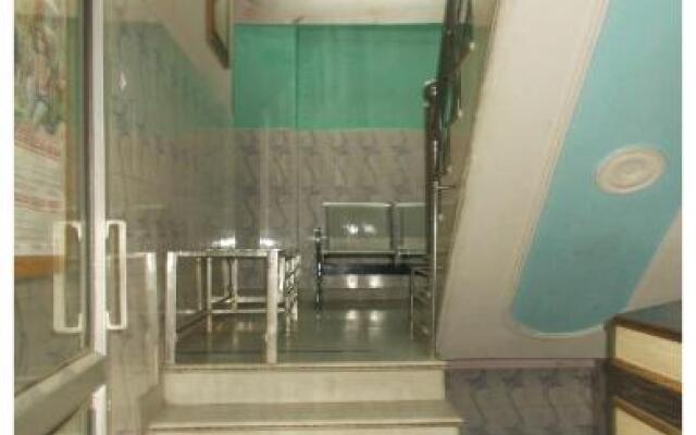 Deluxe Stay near ISBT