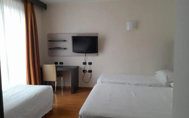 Raya Hotel Motel