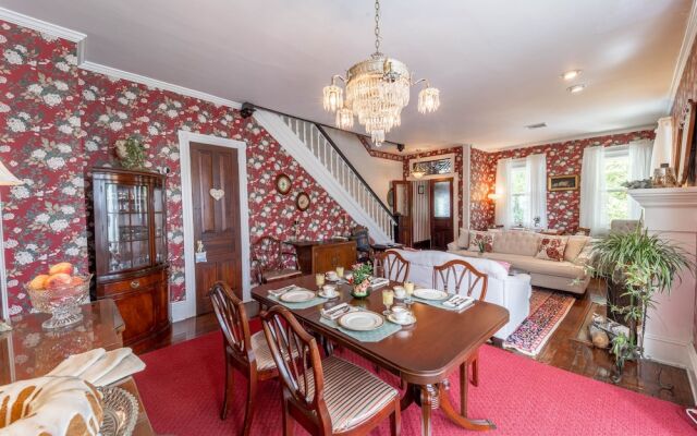 The Bella Victoria- Adult Only