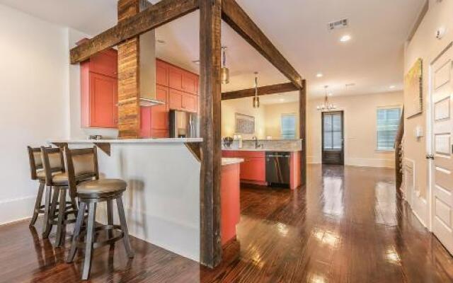 Luxury Loft-Style 3BR Townhouse by Hosteeva