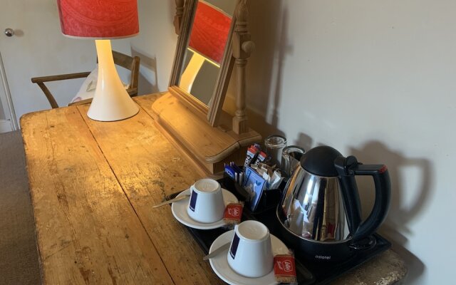 The Halfway House Pub and Kitchen