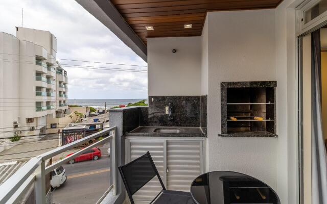 Lindo apto com churrasqueira a 100m do mar EAB0201