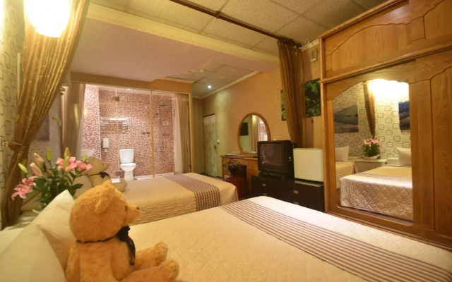Sun Moon Love Hotel