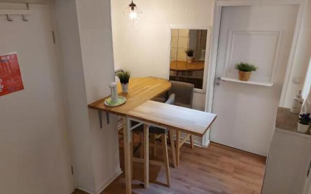 Homebase Apartments Flower Square