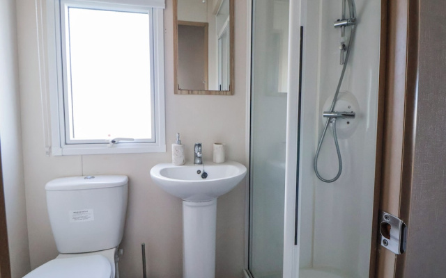 The Beachside Hideout - St Michaels and Browns Caravan Park