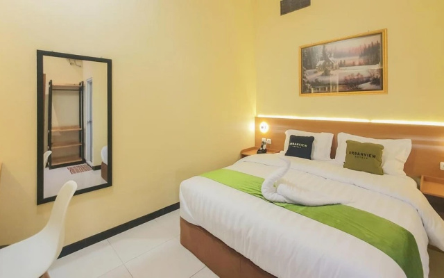 Urbanview Hotel Sakura Kampung Inggris Pare by RedDoorz