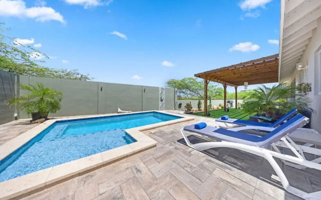 Renovated Privatepool Outdoordining Location