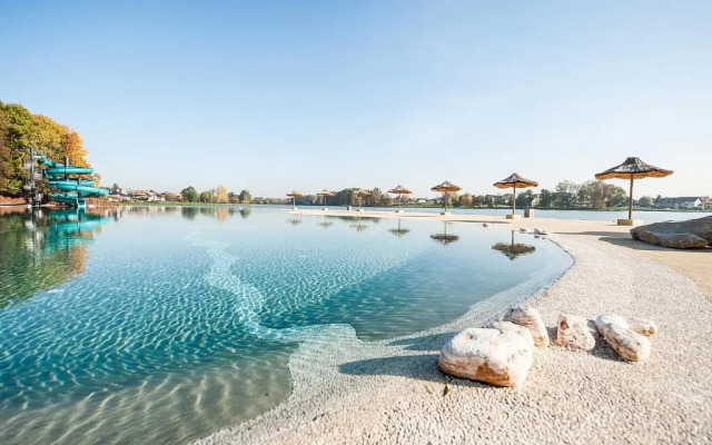 Molo Resort Hotel