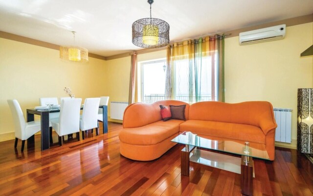 Beautiful Home in Icici With Wifi and 3 Bedrooms