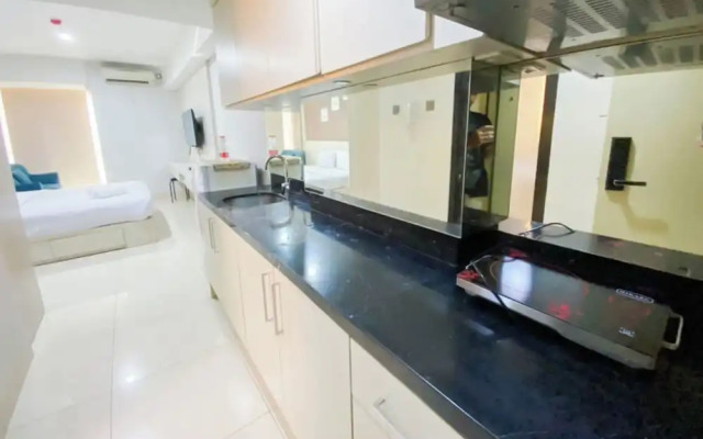 Good Homey Studio Apartment At Warhol (W/R) Residences