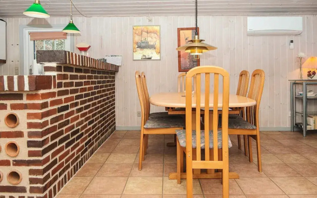 6 Person Holiday Home in Hemmet