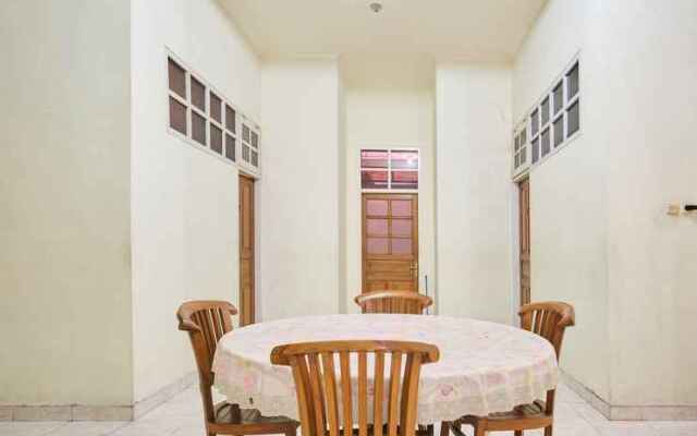 OYO 2061 Rizki Dhira Guest House Syariah