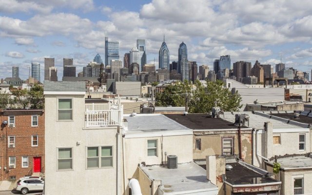 Philly's Finest - Roof Deck, Pool Table and More