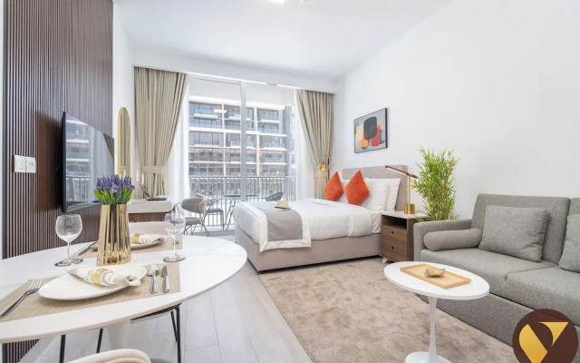 5 Mins Circle mal & 12 Mins Emirates Mal