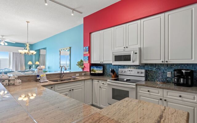 Beachfront Luxury 2Bd 2Ba Condo With Balcony! Sleeps 6!