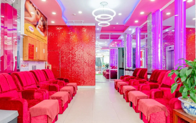OYO 385 Gia Huy Hotel