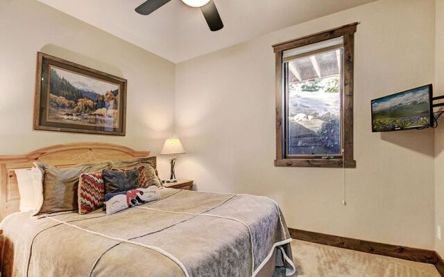 Highwood Hideaway 4 Bedroom Townhouse by RedAwning