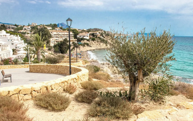 4bed Villa Sleeps 8- Pool, Garden, Bbq, Near Beach