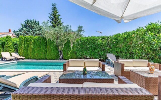 Beautiful Home in Stinjan With Wifi and 4 Bedrooms