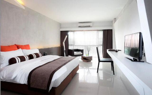 Nine Forty One Hotel