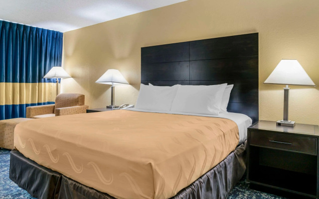 Quality Inn and Suites Livonia