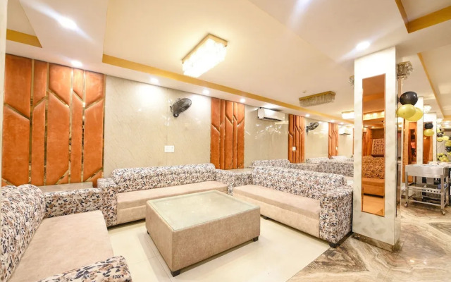 Fabhotel Royal Mountain