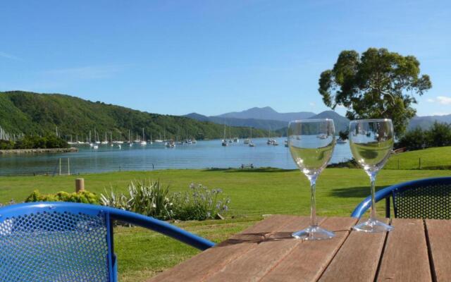 Bay Vista Waterfront Motel Picton