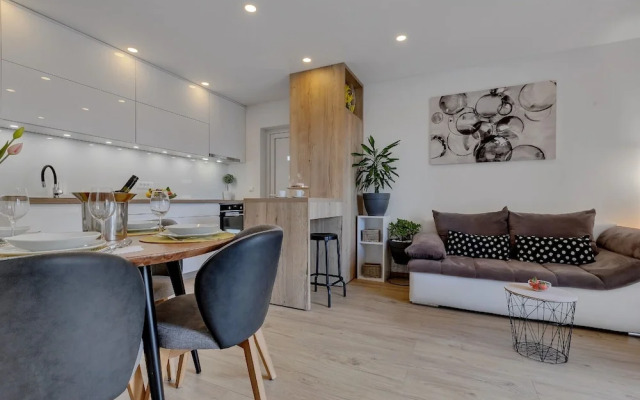 Lara - With Terrace - A2