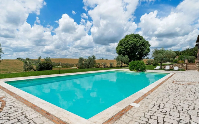 Luxury, Modern Apartment With Pool and Stunning Views