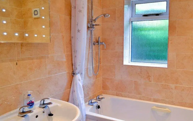Lodge in Bovey Tracey With Pool & Countryside