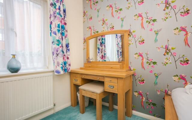 2 Bedroom Apartment Near Wimbledon Tennis Club Sleeps 4