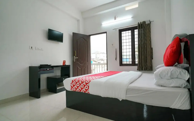 OYO 23388 Fathima Residency