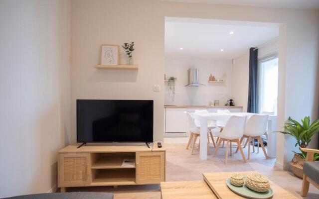 "Envie Lyonnaise" Location - 14 personnes - Terrasse - WIFI fibre optic