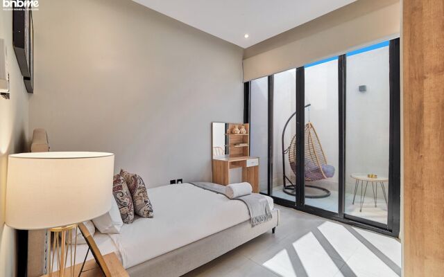 bnbmehomes-3BR Apt with Pvt Balcony-B1