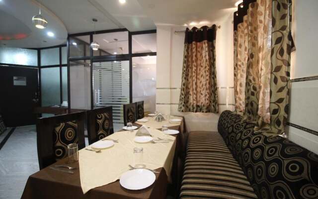 Hotel Alpine by FabHotels