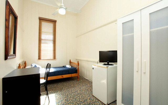 Bowen Terrace Accommodation