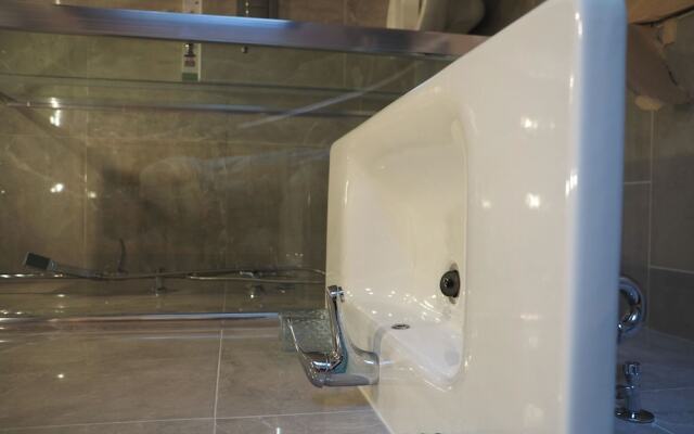 Apartments and Rooms Sara Latin