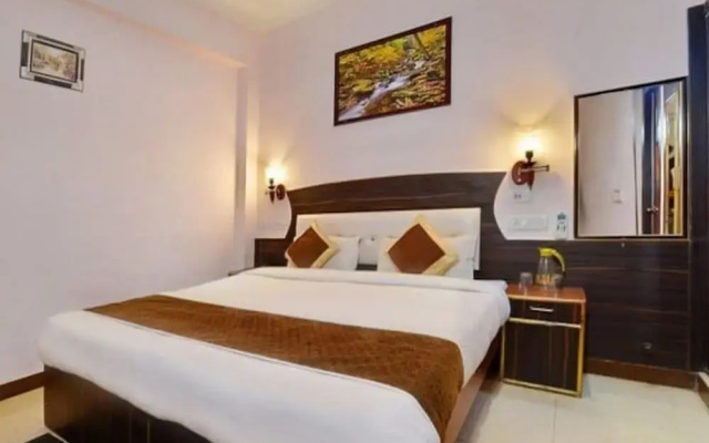Hotel Palm tree Near Taj Mahal Agra