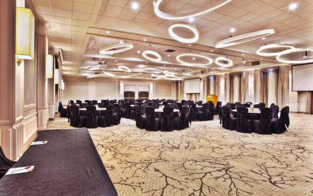 Crowne Plaza Kitchener-Waterloo by IHG