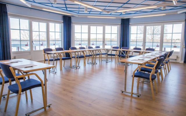 Grand Arctic Hotel