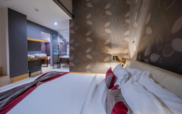 Vernazza Suites Hotel